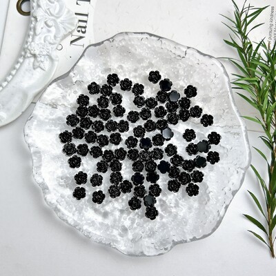 50KOM Nasumične miješane crne mašne Medvjed Privjesci za nokte Smola Mini Srce Zvijezda Cvijet Ukrasi za nokte Ručno izrađeni DIY Press na noktima