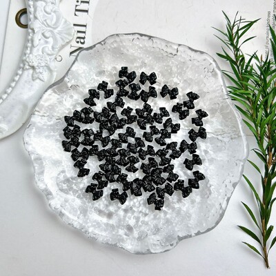 50KOM Nasumične miješane crne mašne Medvjed Privjesci za nokte Smola Mini Srce Zvijezda Cvijet Ukrasi za nokte Ručno izrađeni DIY Press na noktima