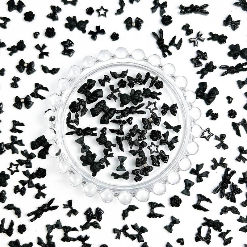 50KOM Nasumične miješane crne mašne Medvjed Privjesci za nokte Smola Mini Srce Zvijezda Cvijet Ukrasi za nokte Ručno izrađeni DIY Press na noktima