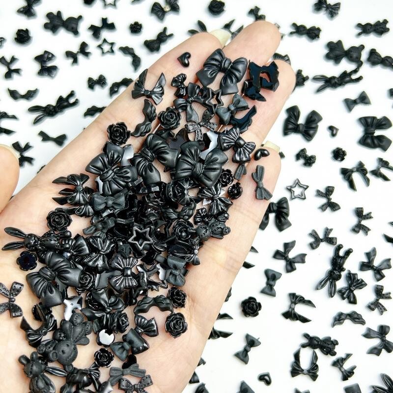 50KOM Nasumične miješane crne mašne Medvjed Privjesci za nokte Smola Mini Srce Zvijezda Cvijet Ukrasi za nokte Ručno izrađeni DIY Press na noktima