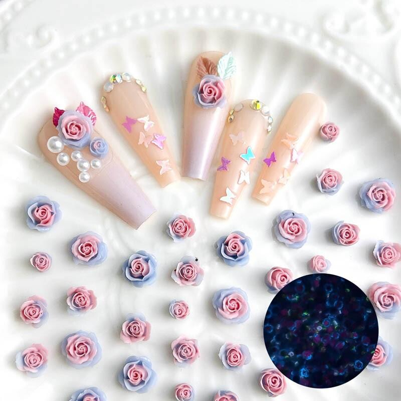 50 komada svjetlećih miješanih smola s ružinim cvijetom Nail Art Charms DIY serija simuliranih cvjetova Ukrasi za nokte Manikura DIY rukotvorine
