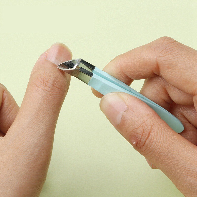 Väikesed küünenaha käärid, pintsetid, minilõikur, trimmer sõrmede ja varvaste surnud naha eemaldamiseks pediküüri tööriistad