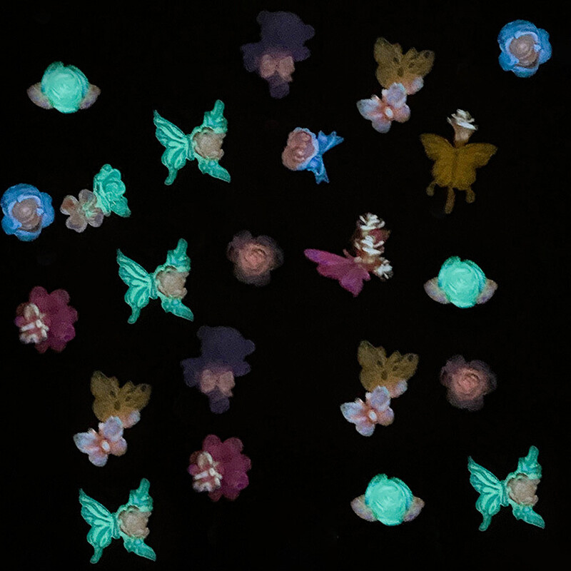 50 τμχ Ροζ Λευκό Λουλούδι με Πεταλούδα Γούρια νυχιών 3D Ρητίνη Kawaii Aurora Camellia Rose Nail Art Διακόσμηση Νυχτερινό Φως DIY Εξάρτημα νυχιών