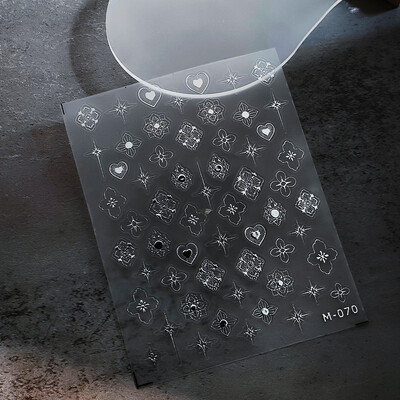 Vintage zelta ziedu 5D reljefi nagu uzlīmes Līmējošās nagu uzlīmes Manikīrs cirsts dekors modes slīdņi Augsta kvalitāte