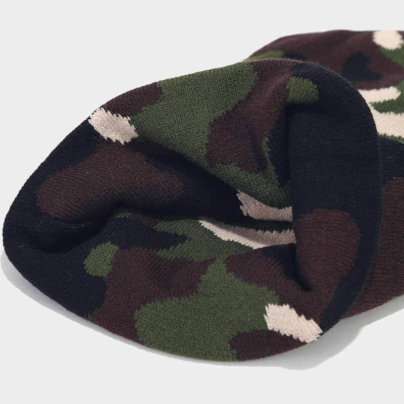 Beanie kape Vruća rasprodaja, zimska muška topla pletena kapa, ležerna kamuflažna jacquard smotana hip hop bez kape Ftrucker hatsree Dostava