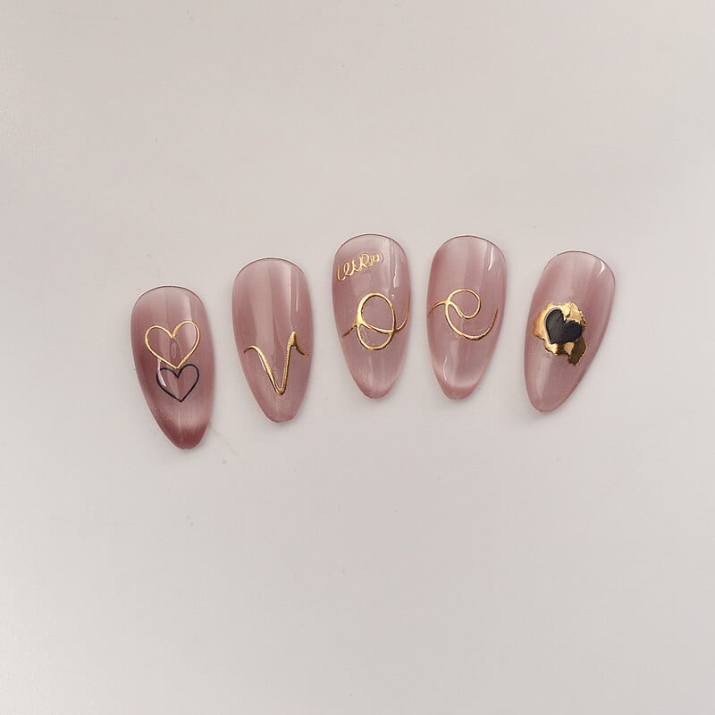 Αυτοκόλλητο νυχιών με σχέδιο σε χρυσό & μαύρη καρδιά Αυτοκόλλητο με ανάγλυφο Χρυσό LOVE DIY Αυτοκόλλητα νυχιών Foils Wraps Decorations CO-277
