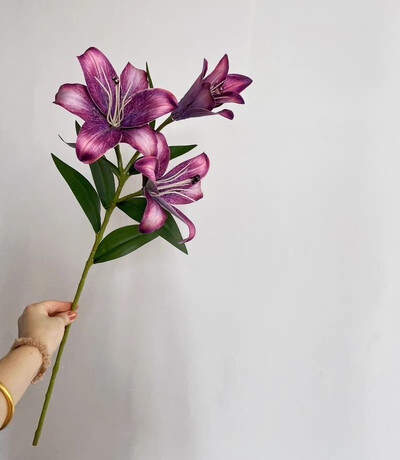3 glave ljiljana Vintage svileno umjetno cvijeće europski retro stvarni dodir lažno cvijeće za party vjenčanje dekoracija Flores