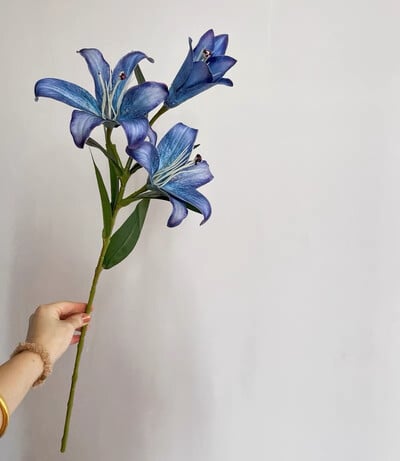 3 glave ljiljana Vintage svileno umjetno cvijeće europski retro stvarni dodir lažno cvijeće za party vjenčanje dekoracija Flores