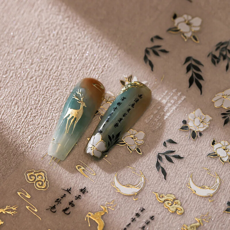 Χαλκομανίες μανικιούρ σε κινέζικο στυλ με χρυσό σφραγισμένο Θεό ελάφι