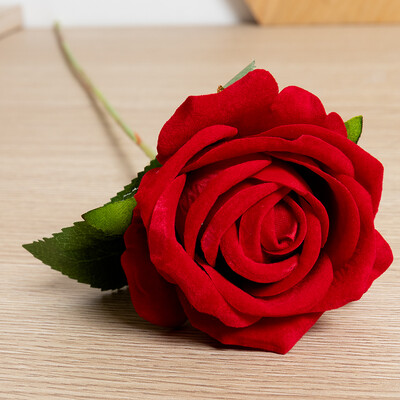 5 vnt. Gražios šilkinės dirbtinės rožių gėlės Vestuvių namų stalo dekoras Ilga puokštė Išdėstykite netikrus augalus Valentino dienos dovanos