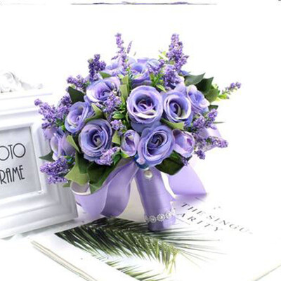 Κρατώντας λουλούδια τεχνητό φυσικό τριαντάφυλλο νυφικό μπουκέτο με μεταξωτή σατέν κορδέλα ροζ λευκή σαμπάνια Bridesmaid Bridal Party