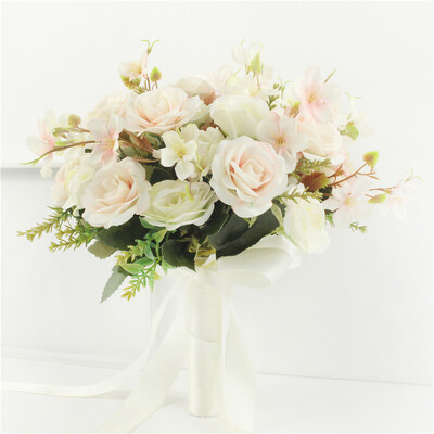 Rožinė vestuvinė puokštė nuotakos pamergė, laikanti gėles Šilko kaspinu rožės Dirbtinės gėlės mariažo puokštė vestuviniai aksesuarai