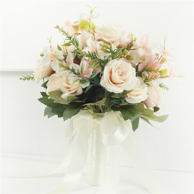 Rožinė vestuvinė puokštė nuotakos pamergė, laikanti gėles Šilko kaspinu rožės Dirbtinės gėlės mariažo puokštė vestuviniai aksesuarai