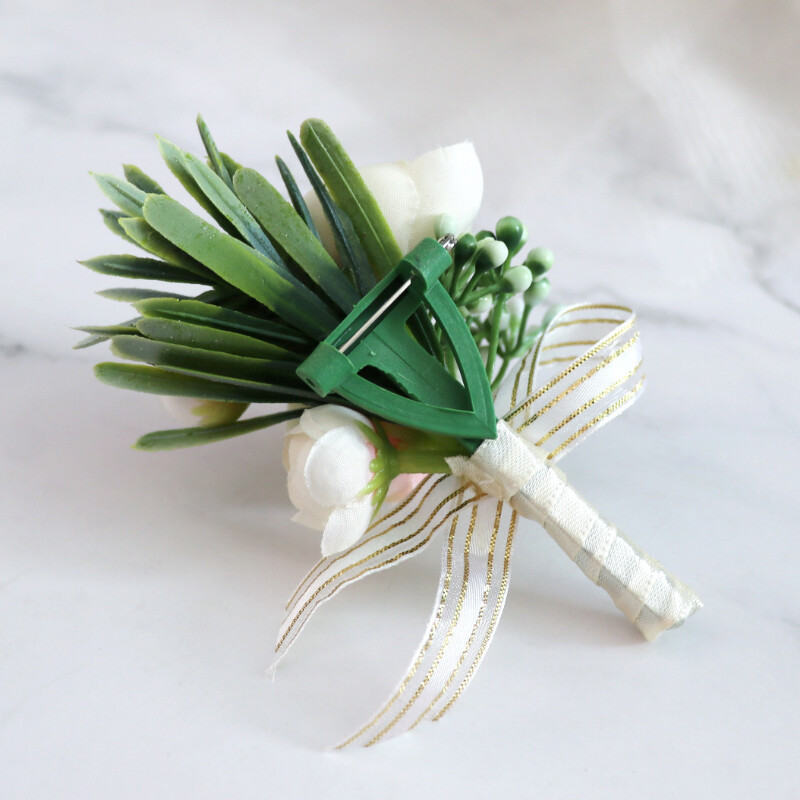 Boutonniere virágok műrózsák selyem elefántcsont fűző gomblyuk vőfélyek Boutonniere férfiaknak esküvői kiegészítők