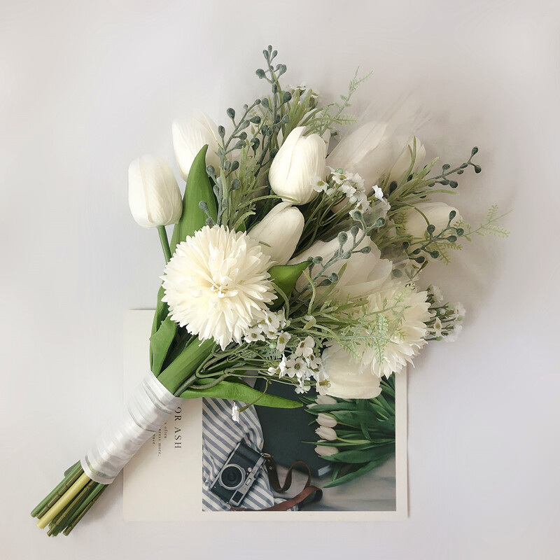 Булчински бутик Малък кичур за шаферка и цветя за момиченце Бяло лале Сватбен букет Ramos De Flores