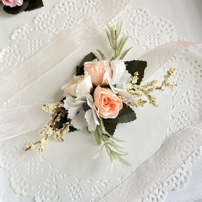 Μπουτονιέρα Αξεσουάρ Γάμου Κουμπότρυπα Γαμπρός Καρπός Κορσάζ Νύφη Μπουτονιέρα για Άντρες Τεχνητά Λουλούδια Κόκκινα Τριαντάφυλλα Μεταξωτό Ιβουάρ