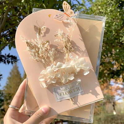 1 db papírból készült, gyönyörű művirágos üdvözlőkártya pillangóval anyák napjára, Valentin napra és egyéb ünnepi áldásokra