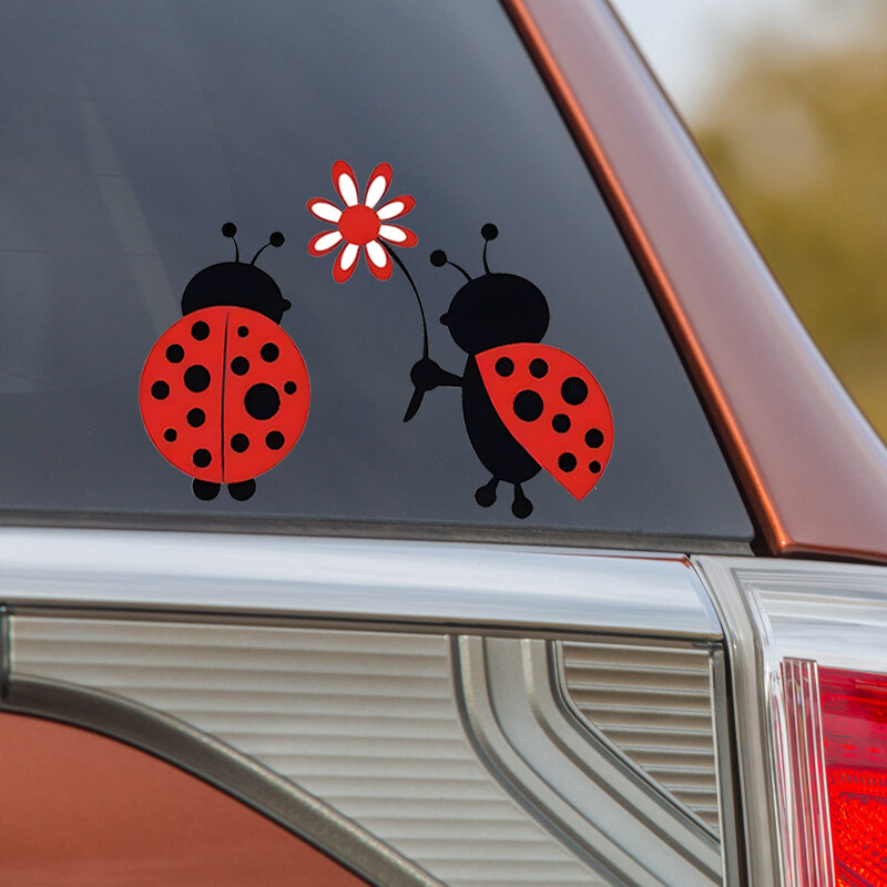 Žavingas Ladybug Love Car lipdukas – puikiai tinka automobiliams, sunkvežimiams, motociklams ir kt.!