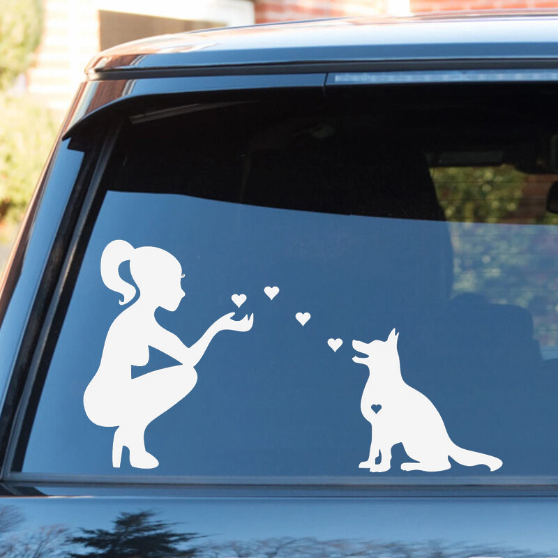 Nemecký ovčiak, dáma miluje psov, vyrezávaná vinylová nálepka na auto, vodeodolná dekorácia na karosériu, nárazník, zadné okno #S60154