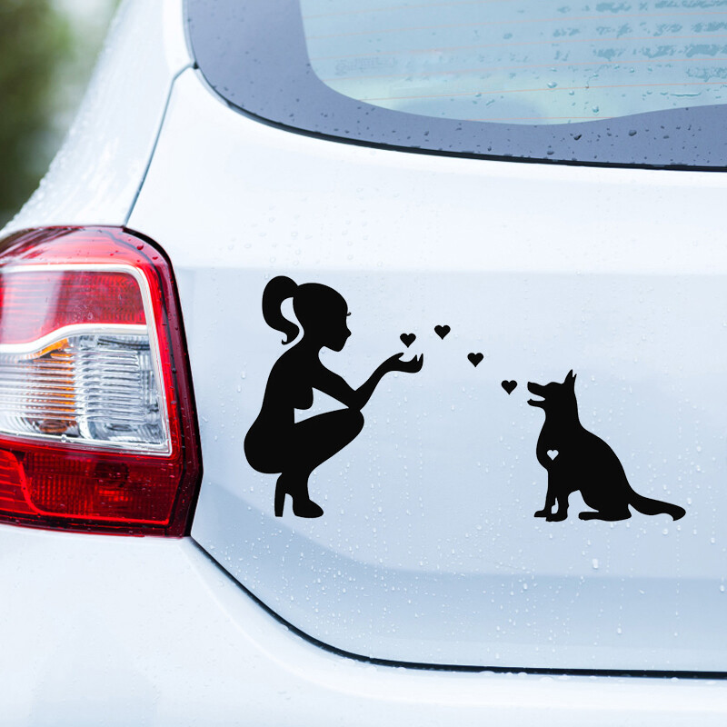 Nemecký ovčiak, dáma miluje psov, vyrezávaná vinylová nálepka na auto, vodeodolná dekorácia na karosériu, nárazník, zadné okno #S60154