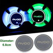 Car Styling 7 Χρώματα LED Drinks Βάση Ποτών Water Coaster Cup Έμβλημα για το σήμα AYGO Intelligent Light USB Charging
