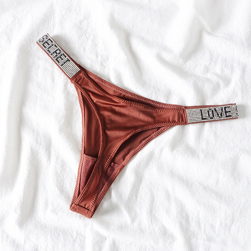 Pantaloni de tenis sexy europeni și americani, cu talie joasă, cu margini înguste și fund cu diamant de apă, combinați cu sport și ridicare