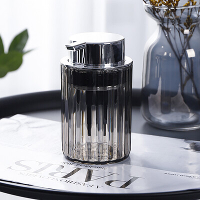 Rankoms putojantis muilo dozatorius, skirtas vonios kambariui skysto muilo putėsių buteliukas, pripildomas virtuvės stumdomas indų muilo indelis