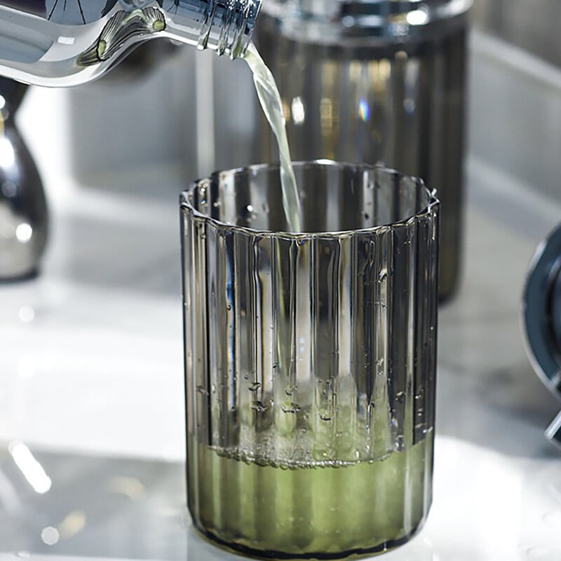 Rankoms putojantis muilo dozatorius, skirtas vonios kambariui skysto muilo putėsių buteliukas, pripildomas virtuvės stumdomas indų muilo indelis