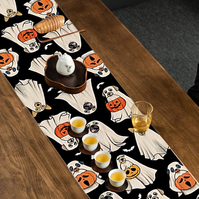 Dekorácia stola s duchmi, psami, halloweenskou lampášovou tekvicou, netopierom, kuchynsko-jedálenskou dekoráciou, umývateľnou dekoráciou stola