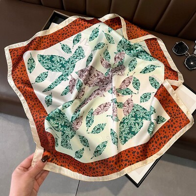 2024-es új, leopárdmintás négyzet alakú sál, női selyemutánzatú sál alkalmi sokoldalú dekorációval, kis nyakkendővel 70 cm x 70 cm