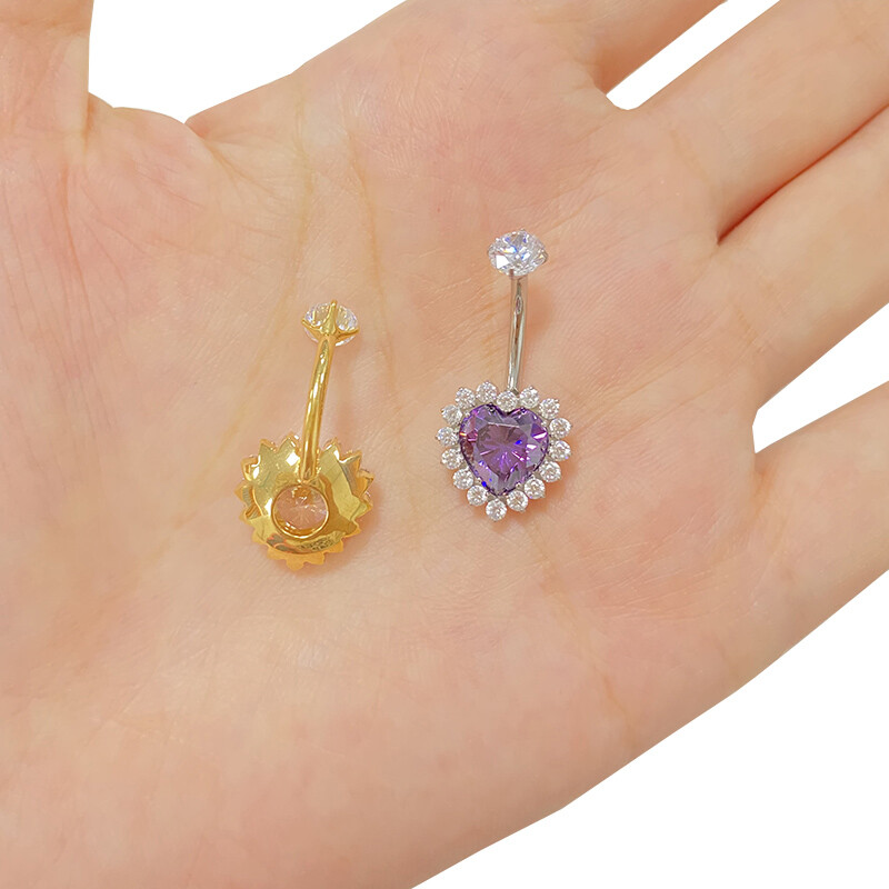 Piercing do pupka v tvare srdca s titánovým vzorom G23, zirkónový piercing do pupka so závitom na vrchu.