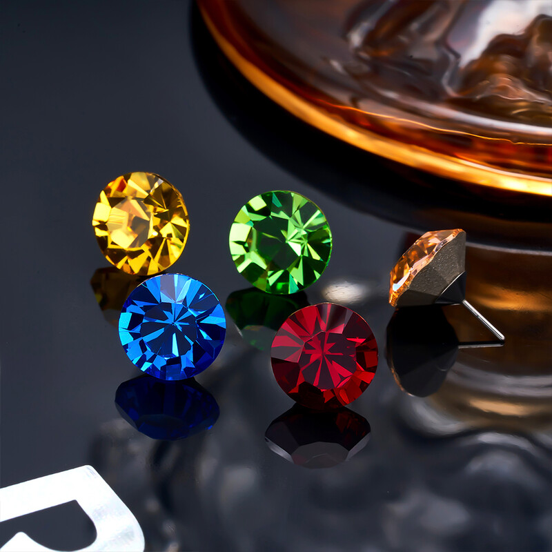 Piercing do ucha s kruhovým CZ vrchným labretom z CZ materiálu ASTM F136, bez závitu, náušnice s náušnicami.
