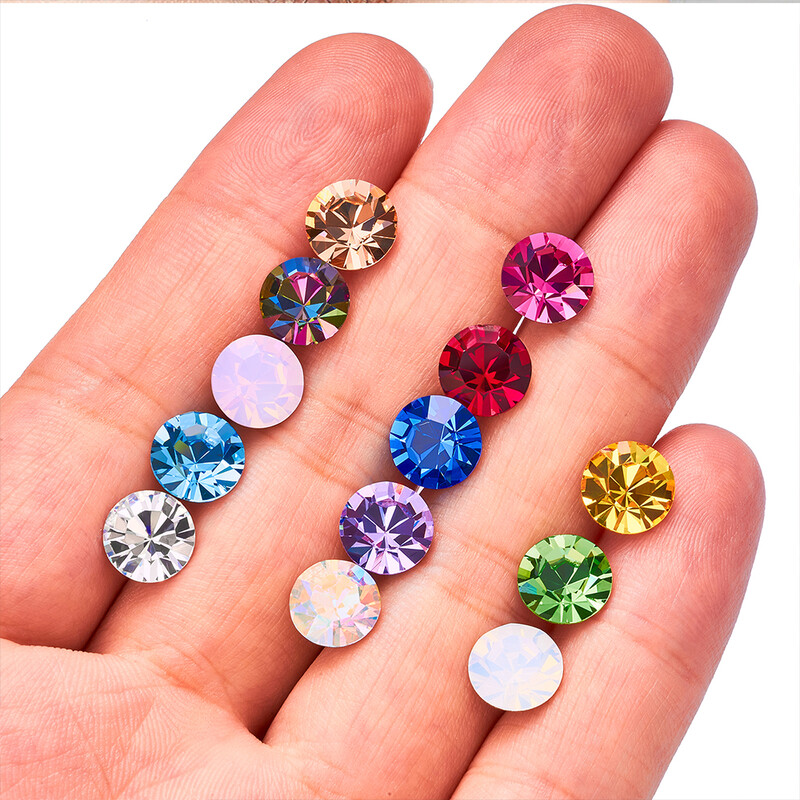 Piercing do ucha s kruhovým CZ vrchným labretom z CZ materiálu ASTM F136, bez závitu, náušnice s náušnicami.