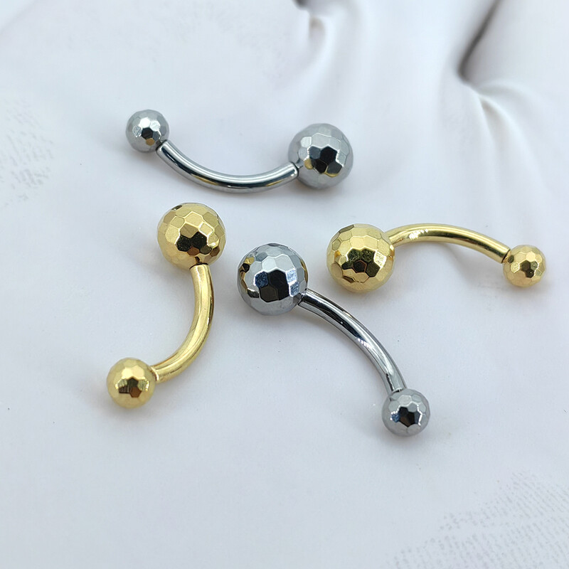 Piercing do pupka z titánu MDNEN ASTM F136 s fazetovou loptou a textúrou futbalového pupka, šperky na telo.
