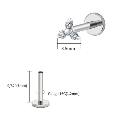 Piercing do pery s trojitým CZ náušnicou z titánu 16G s trojitým CZ náušnicou z tragusu a mušle.