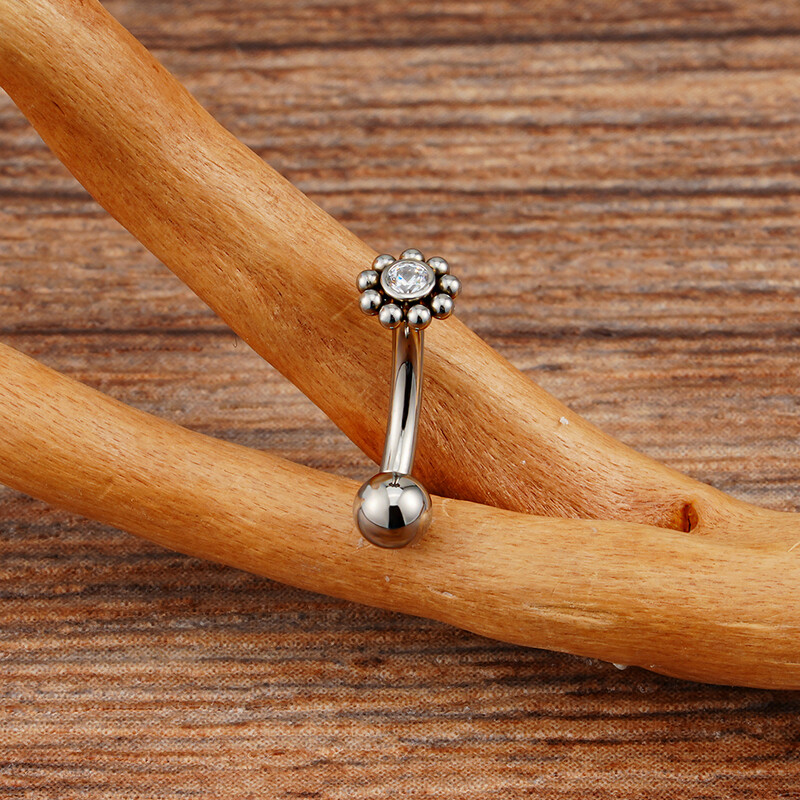 Jobb Grand ASTM F136 Titanium Mini CZ Flower Rook Fülbevaló 16G ívelt súlyzó Labret Stud Szemöldök Porc Tragus Testpiercing