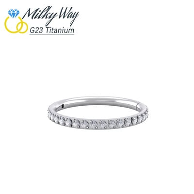 Piercing do nosa s kĺbovým segmentom z titánu G23, okrúhly zirkónový prsteň s klikrým uchom, chrupavky, tragusu, špirály, pier a nosa.
