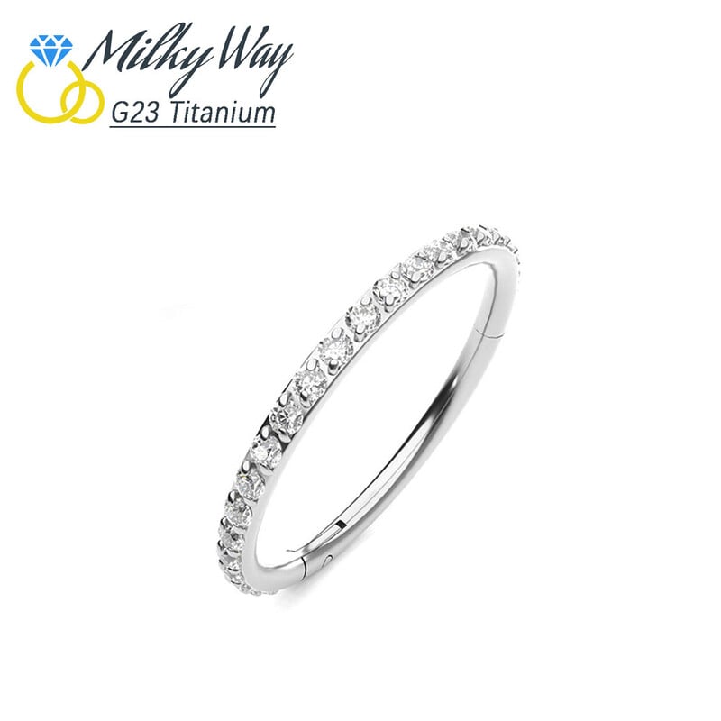 Piercing do nosa s kĺbovým segmentom z titánu G23, okrúhly zirkónový prsteň s klikrým uchom, chrupavky, tragusu, špirály, pier a nosa.