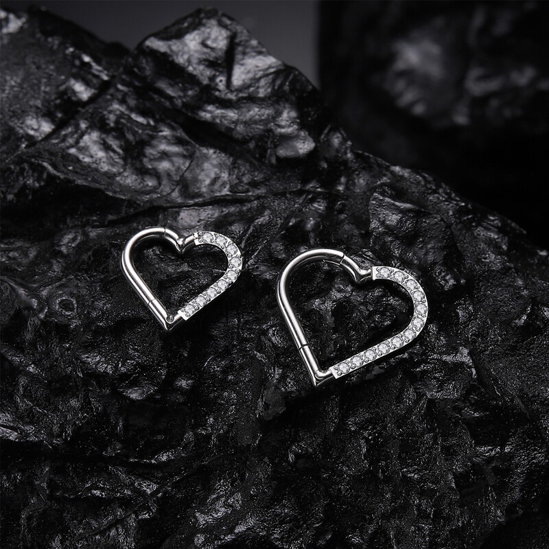 ASTM F-136 Inel de titan pentru nas Cercel de inimă Daith Cartilaj Tragus În formă de D Inele helix Cerc de segment cu balamale cu CZ transparent