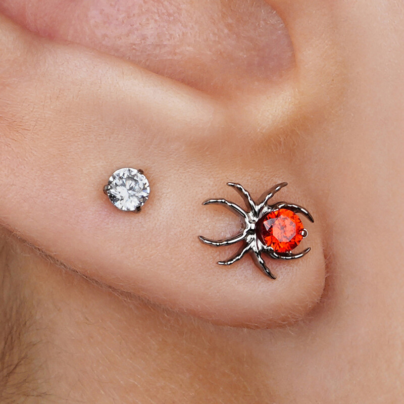 Piercing do chrupavky s motívom pavúka, 16G, pravý veľký ASTM F136, titán, CZ, zviera, pavúk, špirála, tragus, lalôčik, halloween, šperky.