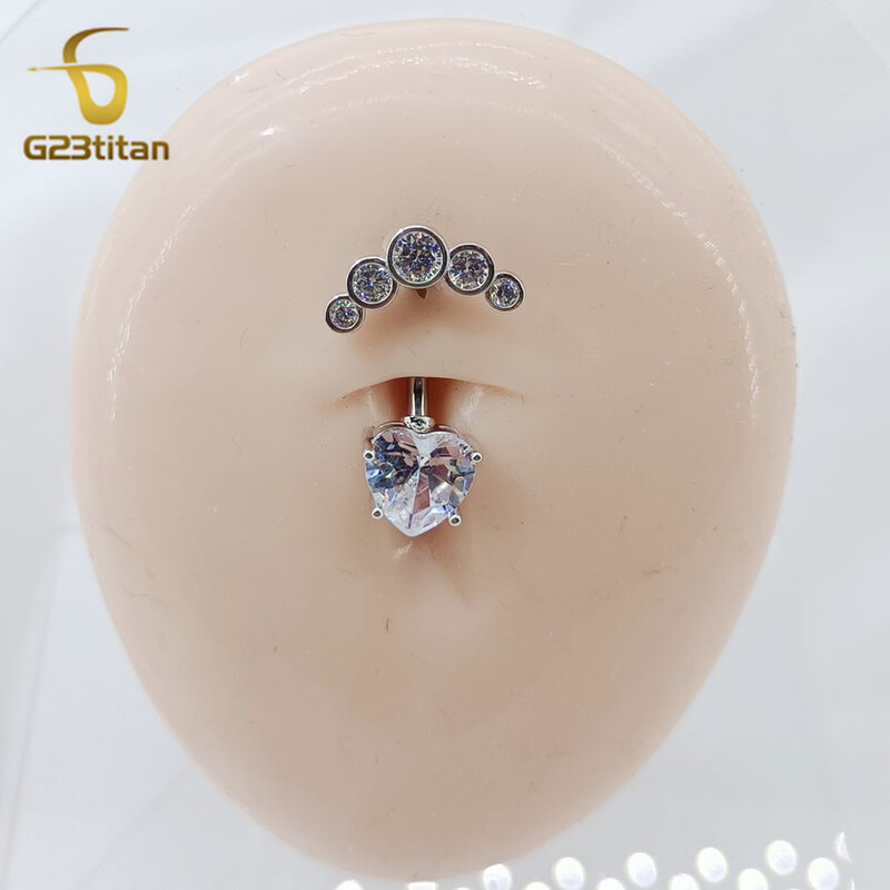Piercing do pupka s činkou, 14G, striebornou farbou, okrúhlymi zirkónmi a srdcom, chirurgický titánový piercing do pupka pre ženy.