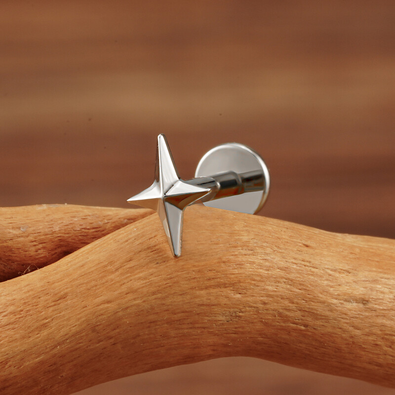 Right Grand ASTM F136 titan 16G četverokraka zvjezdasta naušnica hrskavice Helix Tragus Stud Flatback Labret Nose Stud Piercing