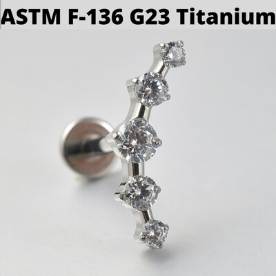 1ks náušnice zo zirkónu a opálu G23, masívne titánové náušnice s vnútorným závitom 16G, piercing do tragusu ucha s klastrom helix.