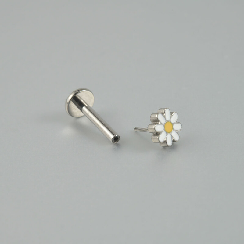 Piercing do chrupavky tragus helixu do ucha s titánovým kvetom Dreamlee PC G23, bezšvíkové labretové krúžky na pery so zeleným zirkónom