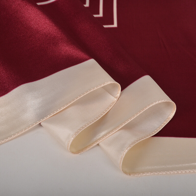 [BYSIFA] Márka Charater Női Muszlim fejkendő Pakolások Divatkiegészítők Női Piros Szatén Négyzet Sálak Téli Selyem Sál Köpeny