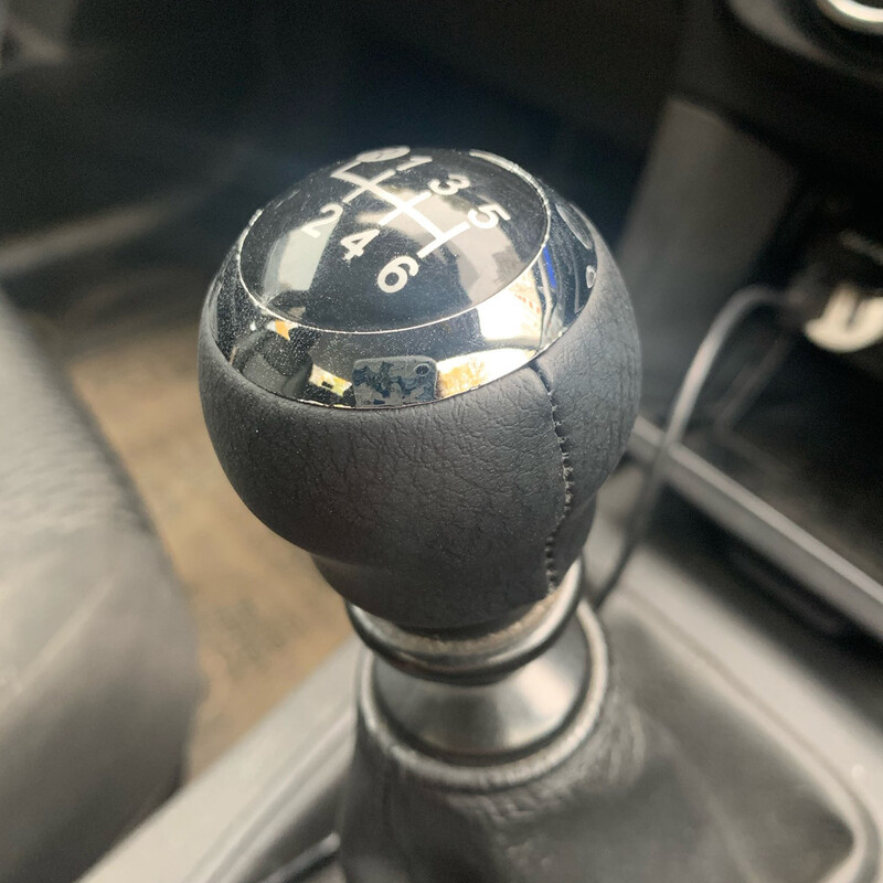 Pu bőr 6 sebességes MT sebességváltó gomb GearStick kar toll váltó kézilabda króm M12 fekete Toyota Yarishoz 2009 2010 2011-2013