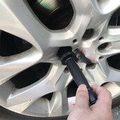 Automobilių ratų sraigtų valymo šepetys Plieniniai ratlankiai Padangų veržlės ir kaiščio veržlės Valymas Gilus padangų valymas Priežiūra Priežiūros įrankiai Automobilių dalys