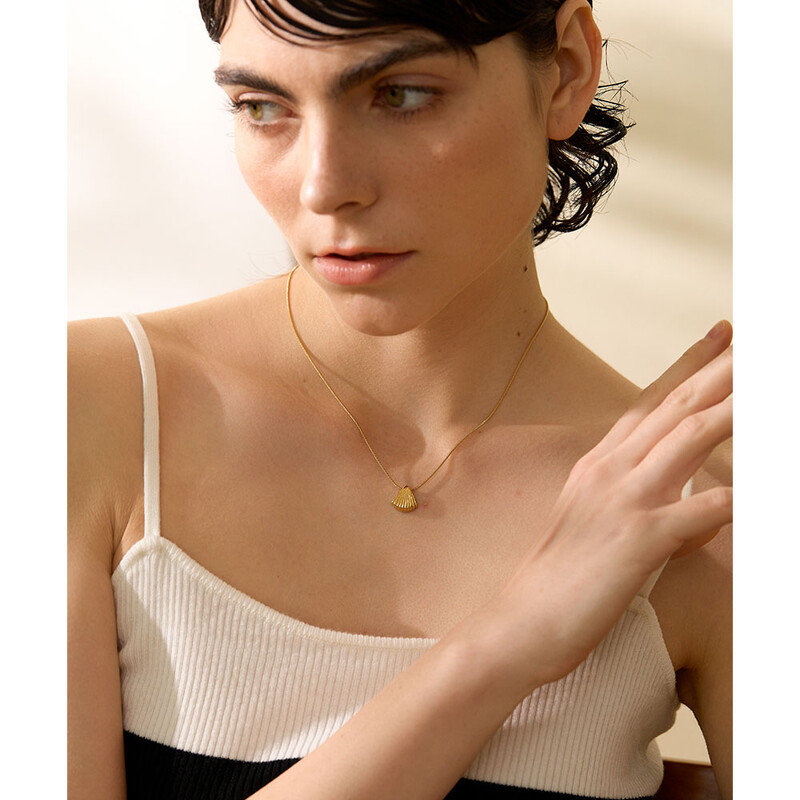 Yhpup Statement Cochilă de metal Pandantiv Colier din oțel inoxidabil Impermeabil de vară, elegant, culoare auriu, placat cu PVD, Bijuterii cu ridicata