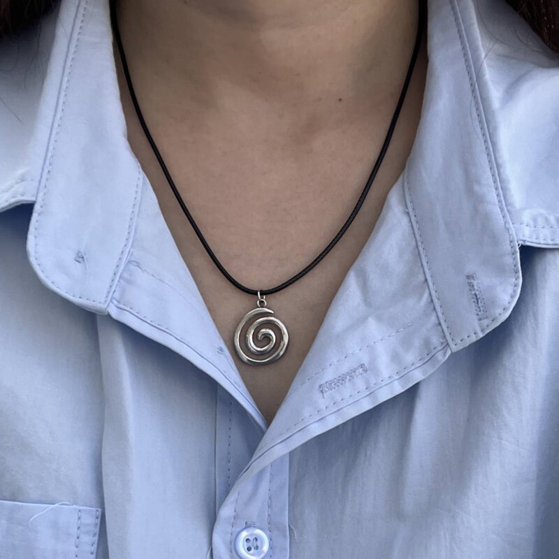 Vintage Goth 90-ih Srebrna boja Spiralni Vortex privjesak Ogrlica s kožnim užetom i lancem za žene Muškarci Y2K estetski dodaci za nakit
