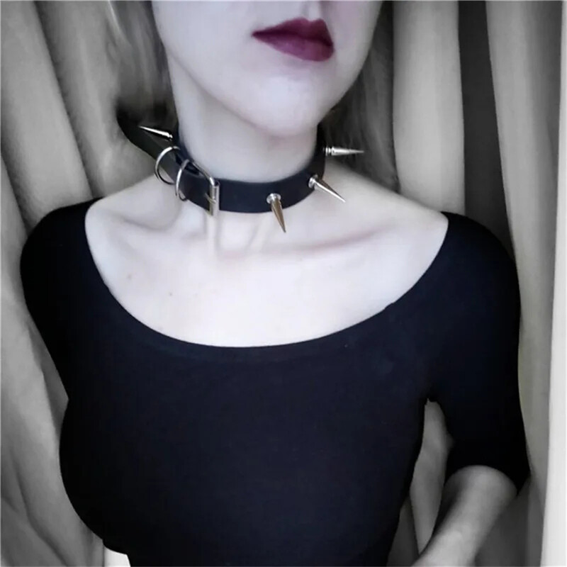 Punk hosszú tüskés choker műbőr gallér nőknek, férfiaknak. Menő, nagy szegecsekkel szegecselt Chocker gót stílusú nyaklánc kiegészítők 2024